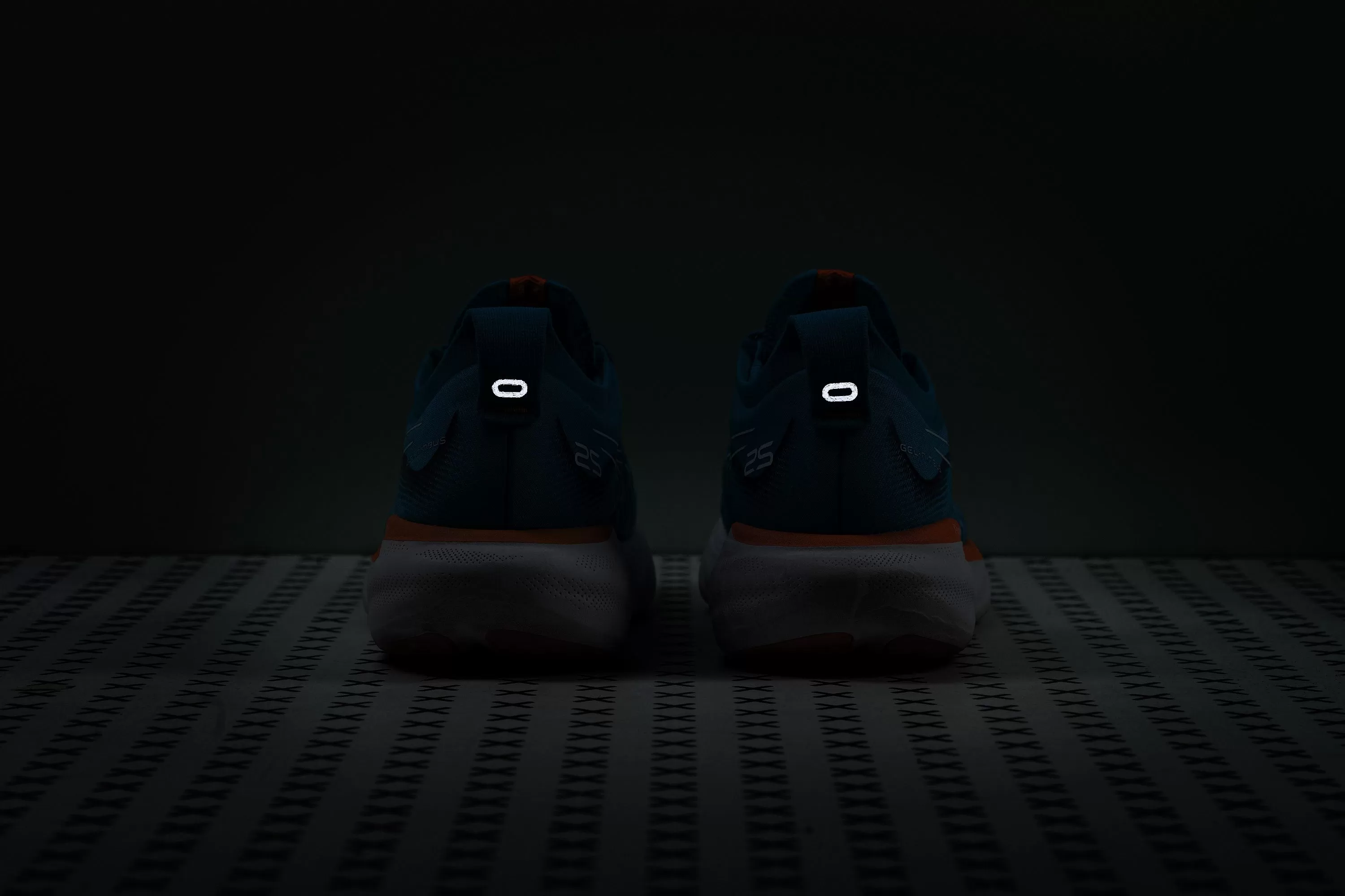 ASICS Gel Nimbus 25 Reflective elements