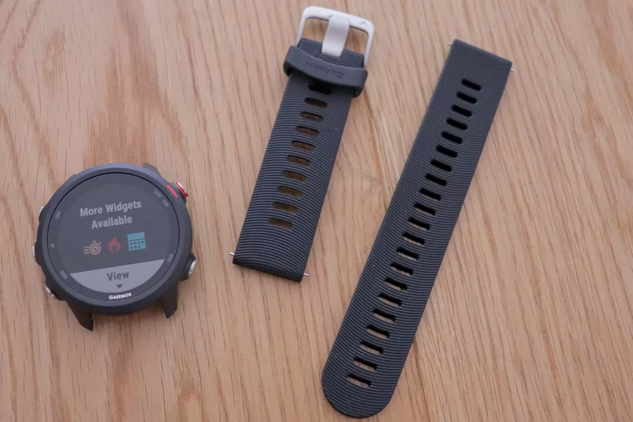 Garmin ForeRunner 245 - Interchangeable Strap
