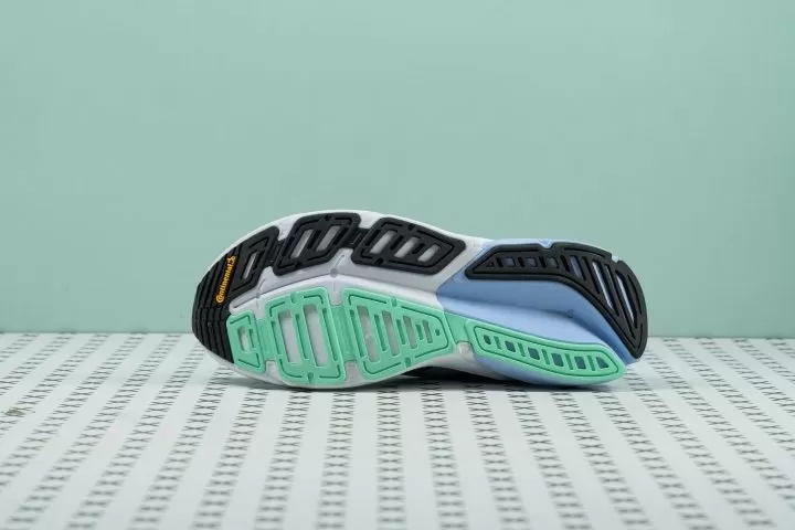 Lasts của giày chạy bộ quyết định hình dáng và độ ôm của giày