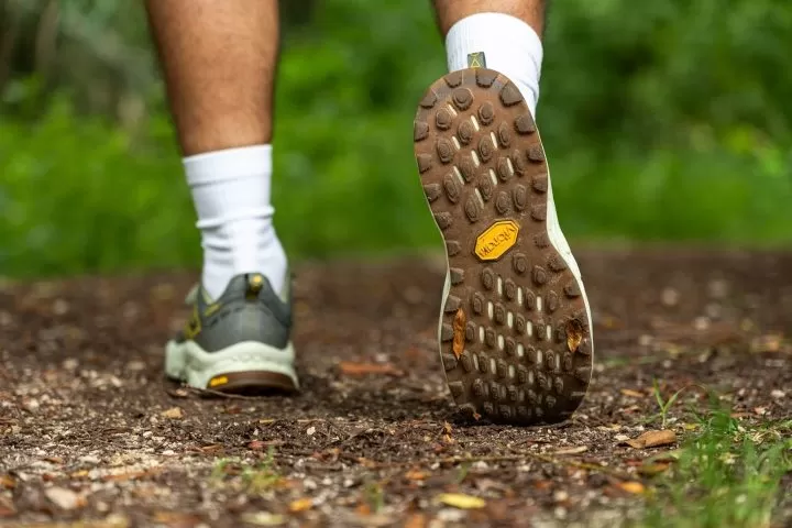 New Balance Fresh Foam X Hierro v8 lugs