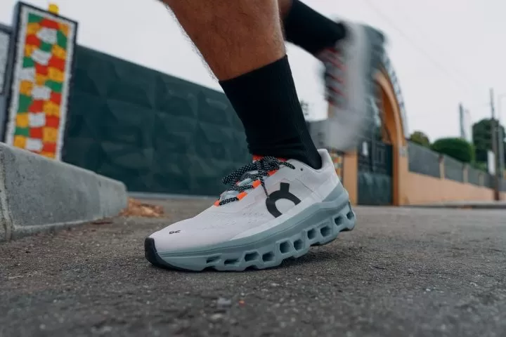 On-Cloudmonster-lightweight