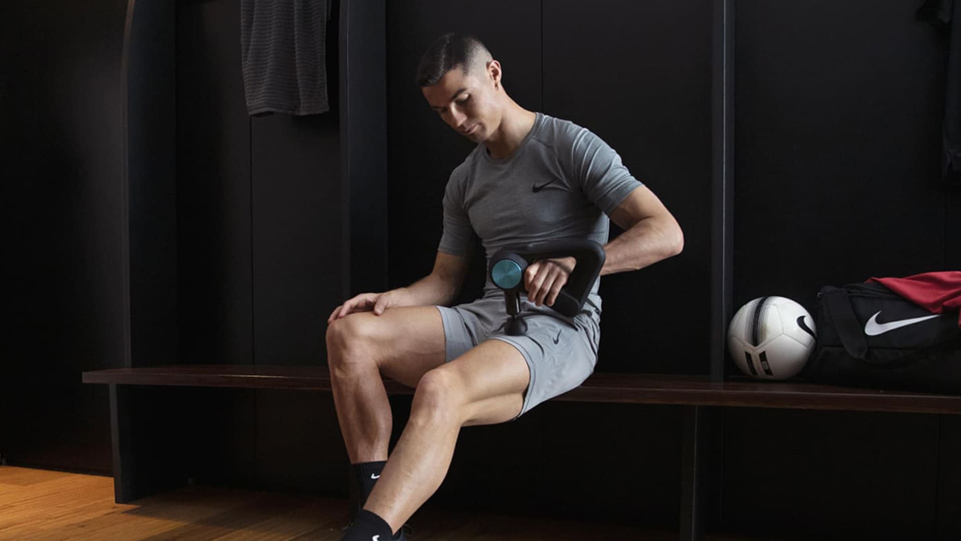 Máy massage Đánh Giá Theragun Pro: Liệu Có Đáng Giá Cho "Cuộc Chơi" Phục Hồi Cơ Bắp? 2