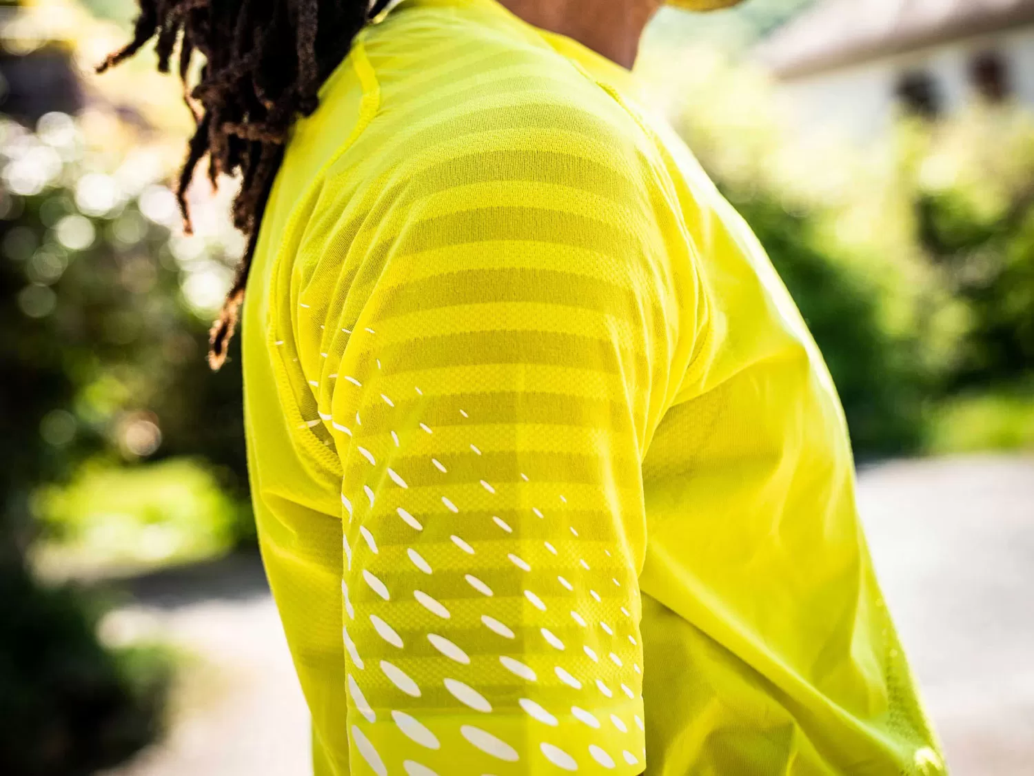 ao racing ss t shirt m bright yellow 2 Áo chạy bộ nam Compressport Racing SS T-Shirt - YCB.vn