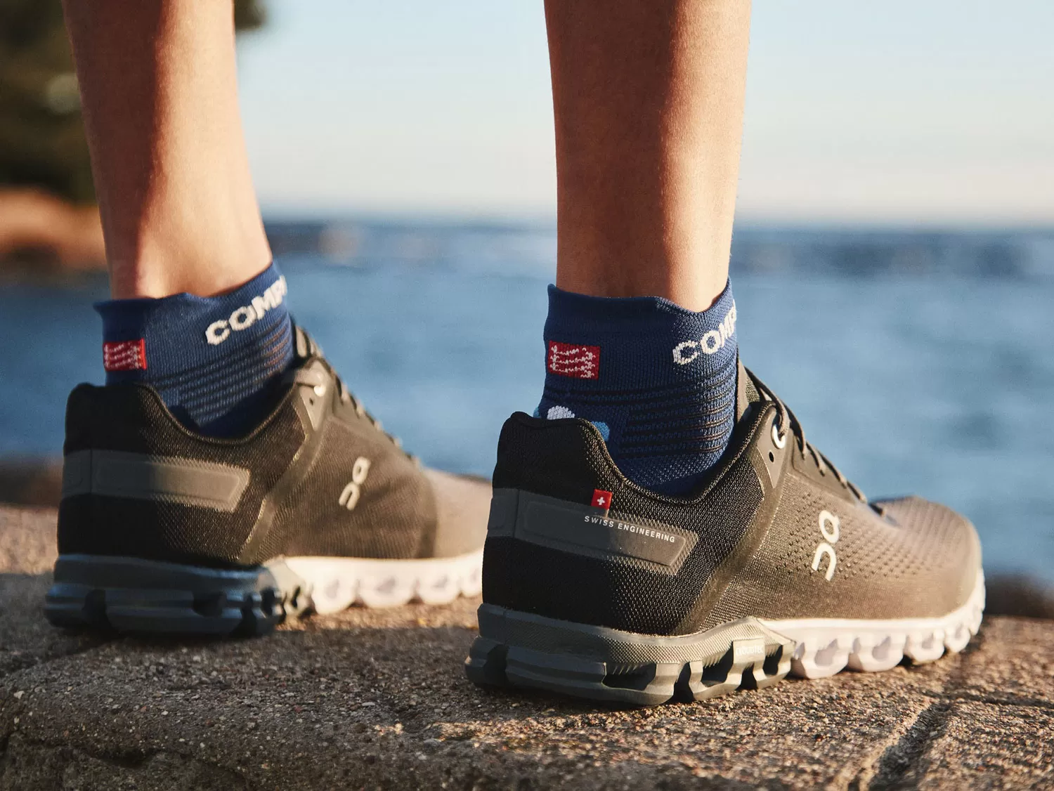 compressport pro racing socks v4 blue 4 Vớ chạy bộ Compressport Pro Racing Socks V4.0