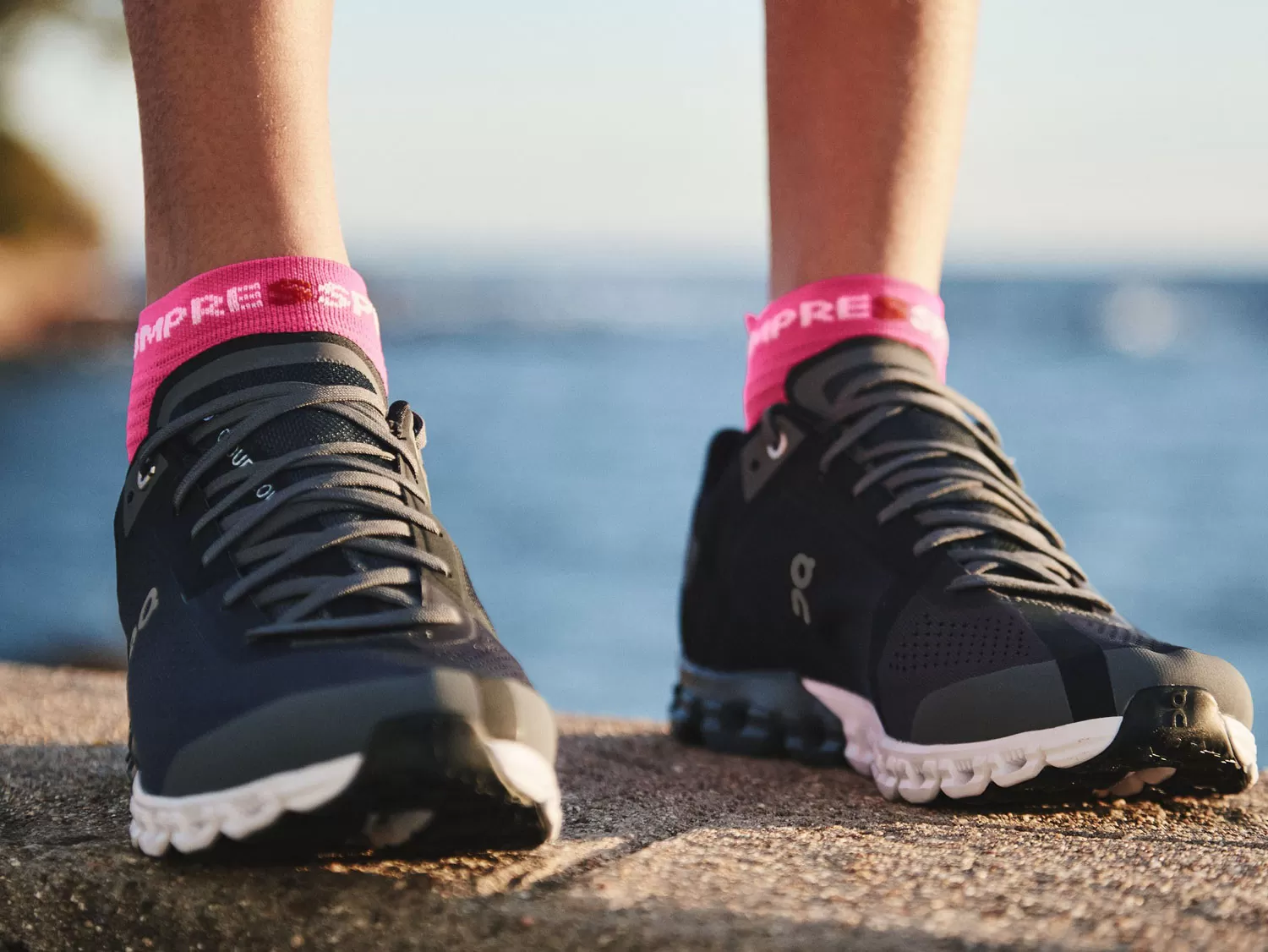 compressport pro racing socks v4 pink 2 Vớ chạy bộ Compressport Pro Racing Socks V4.0