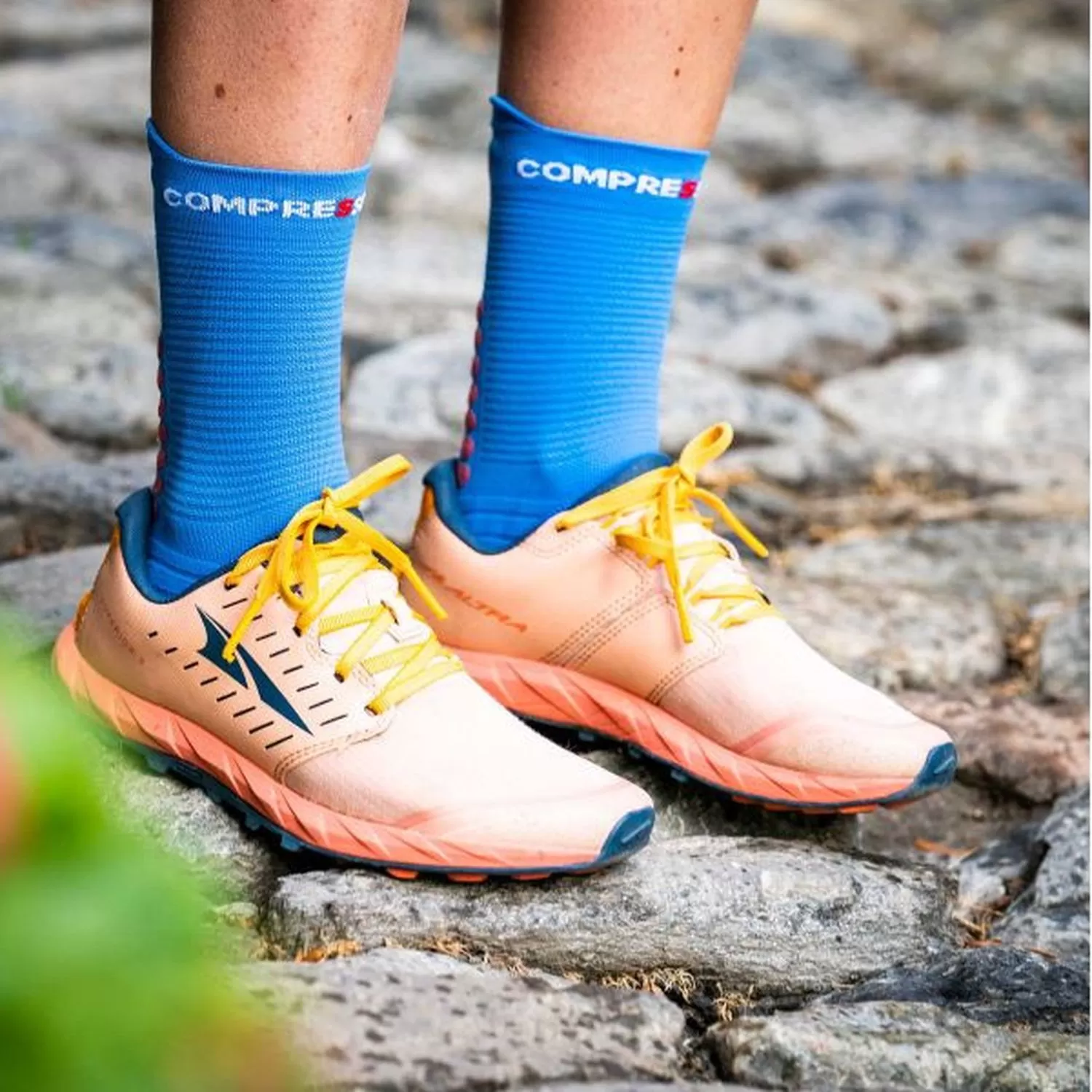 vo compressport pro racing sock v4.0 run hight pacific blue2 Vớ chạy bộ Compressport Pro Racing Socks V4.0 - Run High - YCB.vn