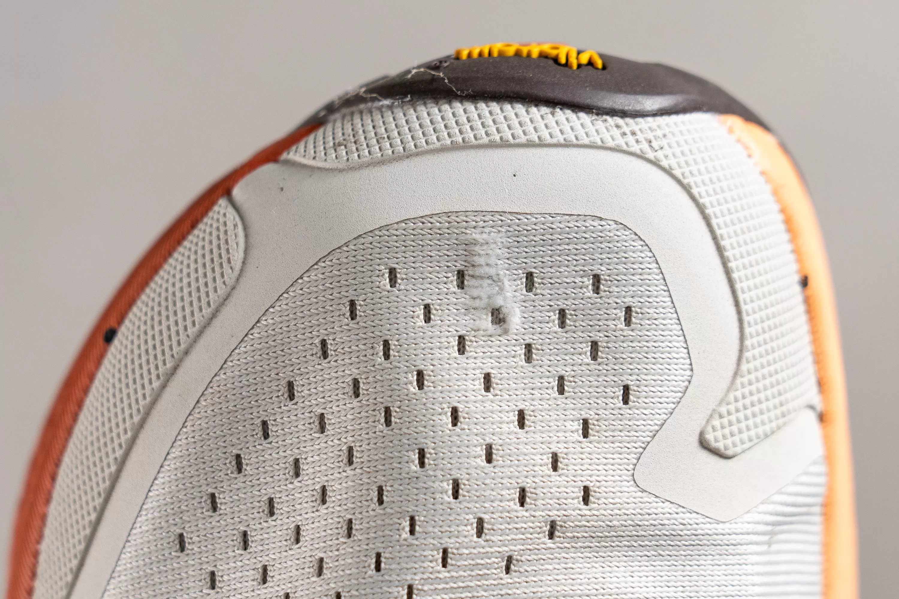 Altra Olympus 6: Giày Chạy Trail Bền Bỉ Cho Những Cuộc Phiêu Lưu Khó Nhằn Nhất 2 Altra Olympus 6 Toebox durability