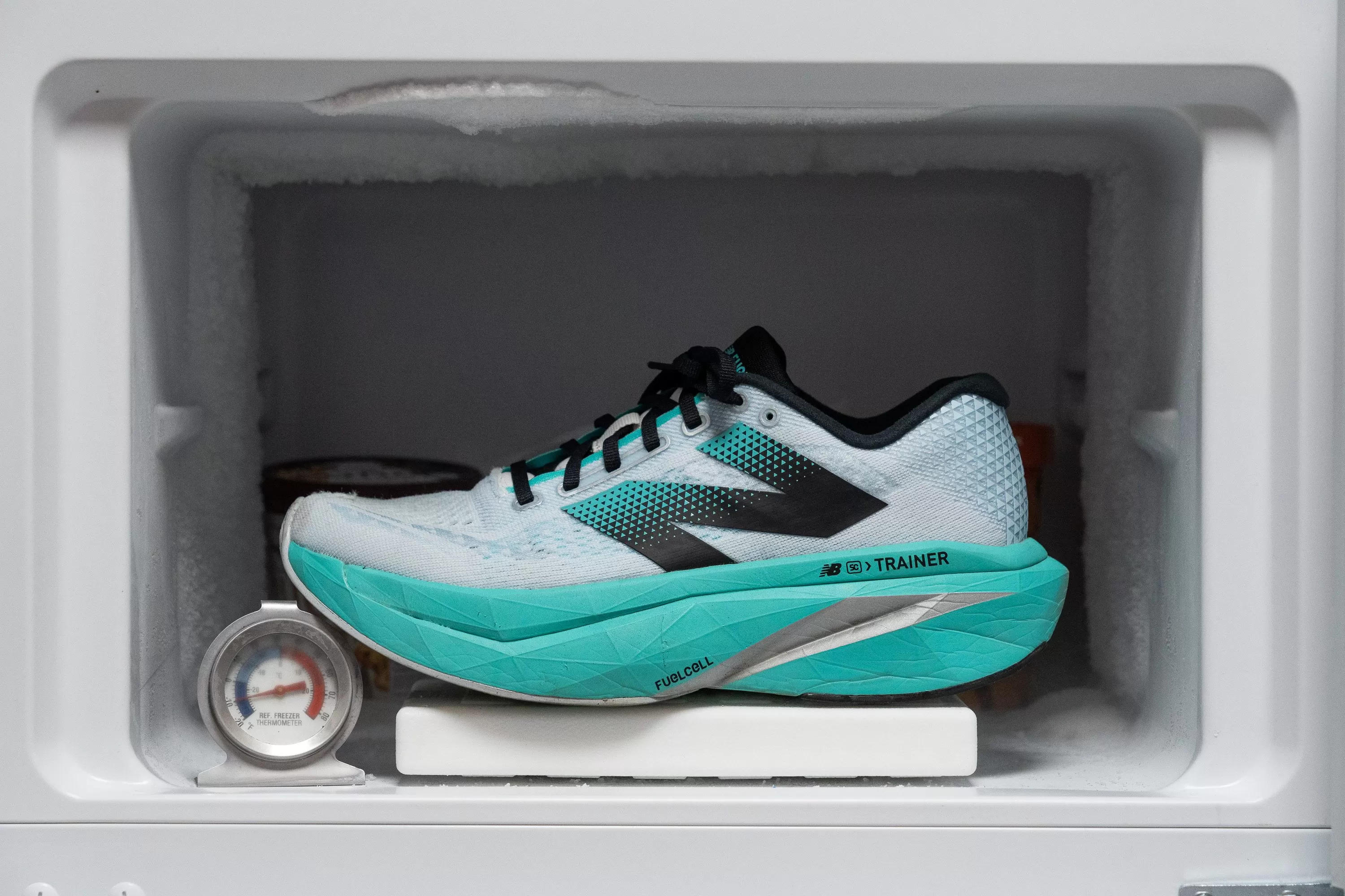 New Balance FuelCell SuperComp Trainer v3: Đánh giá chi tiết cho người chạy bộ 10 New Balance FuelCell SuperComp Trainer v3 Difference in midsole softness in cold