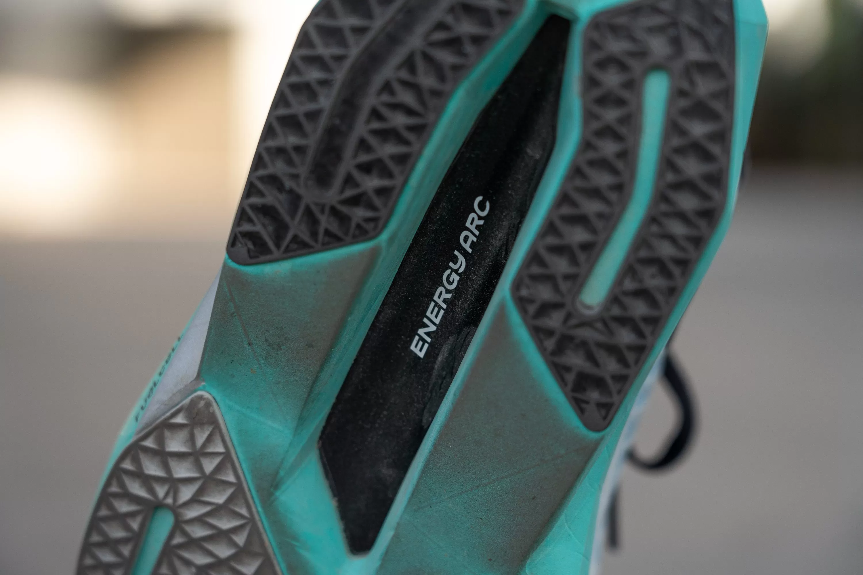 New Balance FuelCell SuperComp Trainer v3: Đánh giá chi tiết cho người chạy bộ 11 New Balance FuelCell SuperComp Trainer v3 Energy ARC