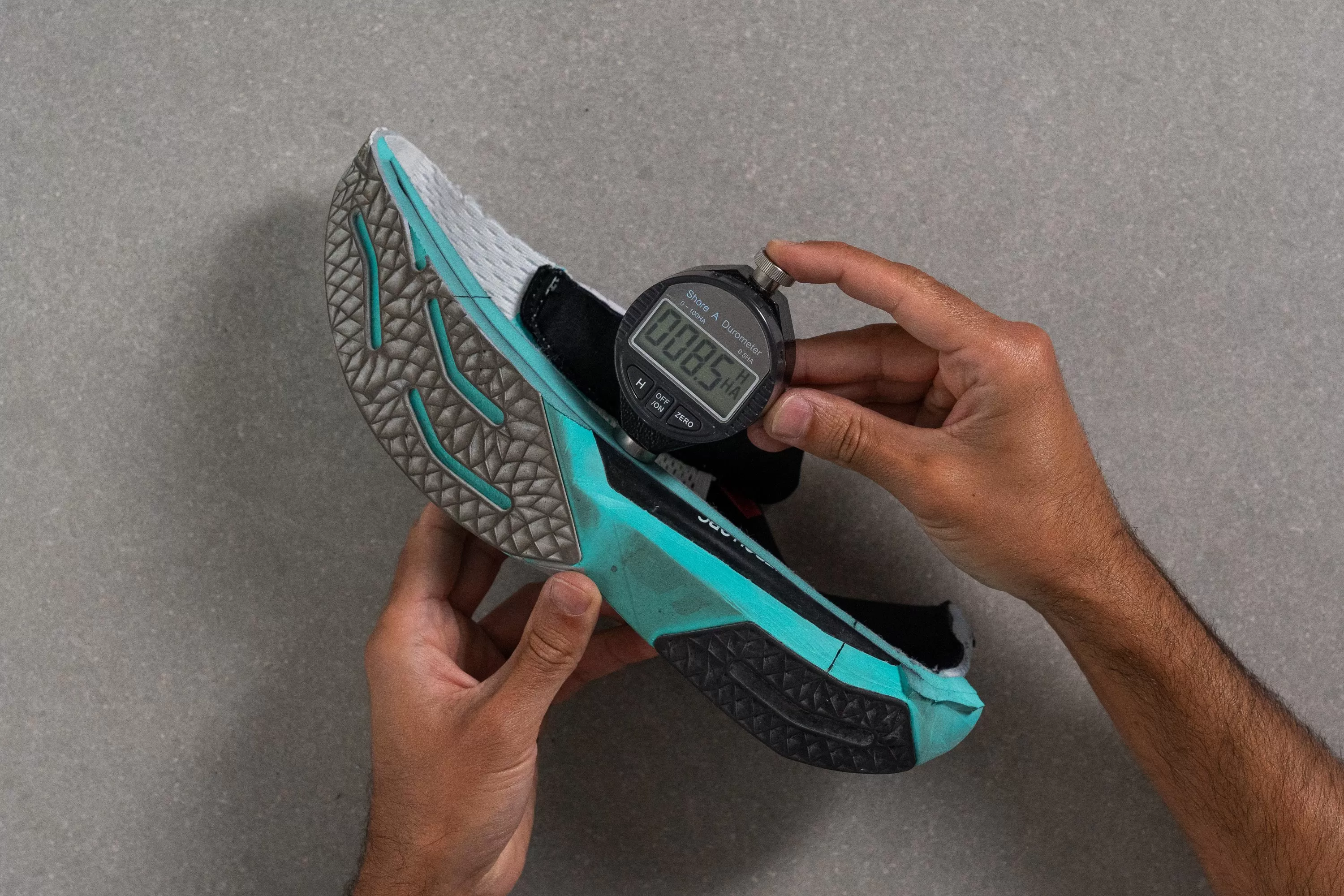 New Balance FuelCell SuperComp Trainer v3: Đánh giá chi tiết cho người chạy bộ 9 New Balance FuelCell SuperComp Trainer v3 Midsole softness