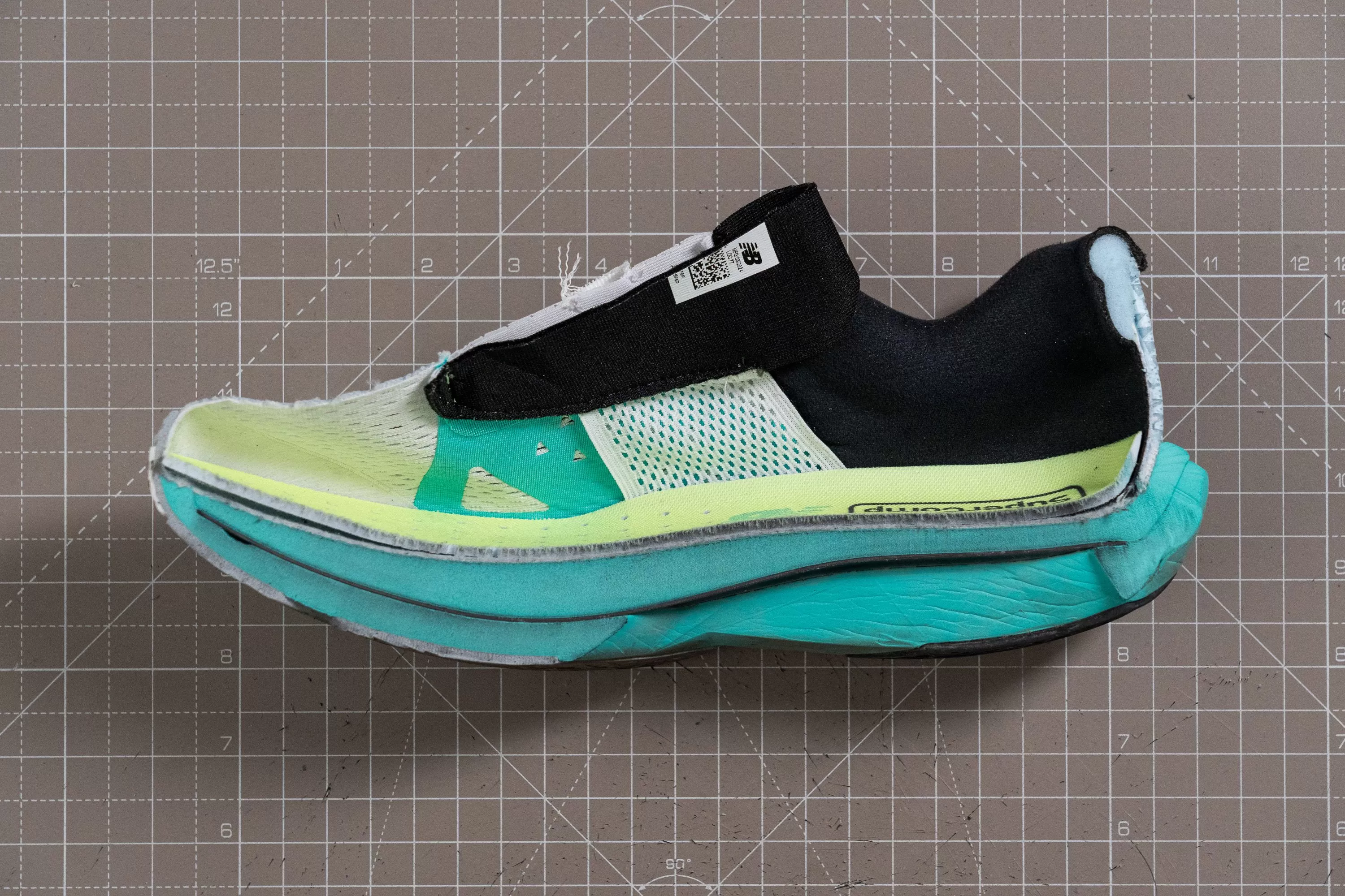 New Balance FuelCell SuperComp Trainer v3: Đánh giá chi tiết cho người chạy bộ 12 New Balance FuelCell SuperComp Trainer v3 Plate