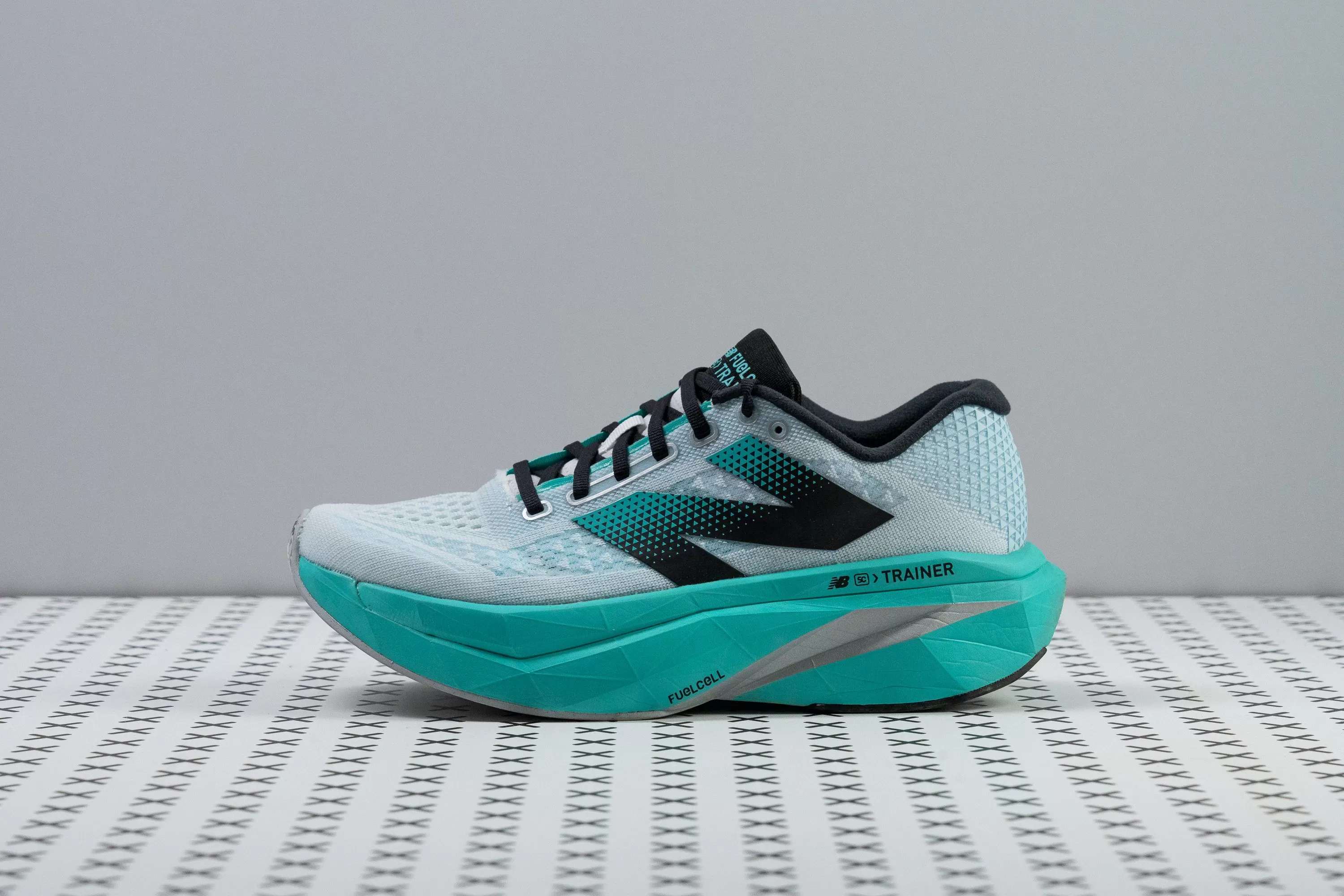 New Balance FuelCell SuperComp Trainer v3: Đánh giá chi tiết cho người chạy bộ 13 New Balance FuelCell SuperComp Trainer v3 shape