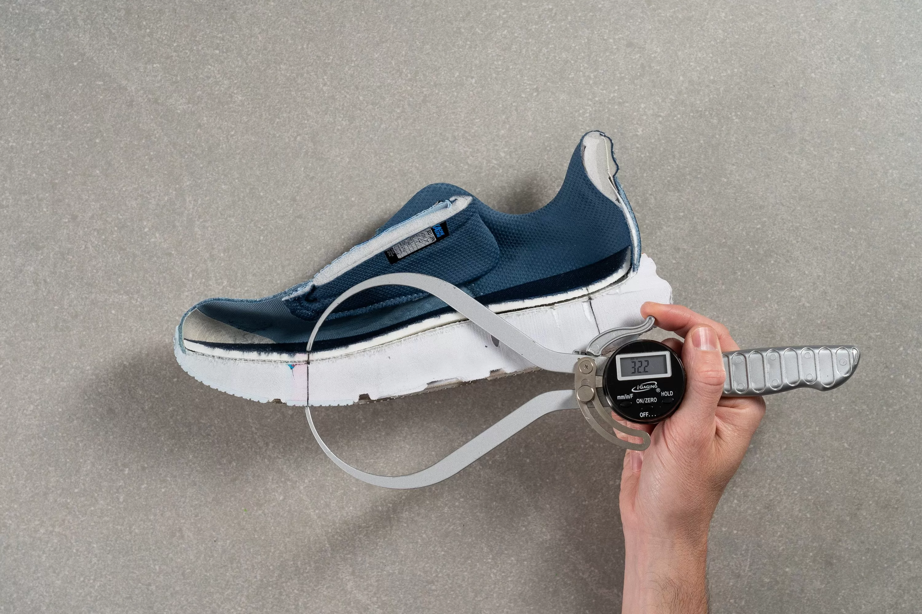 Hoka Bondi 9 đế trước