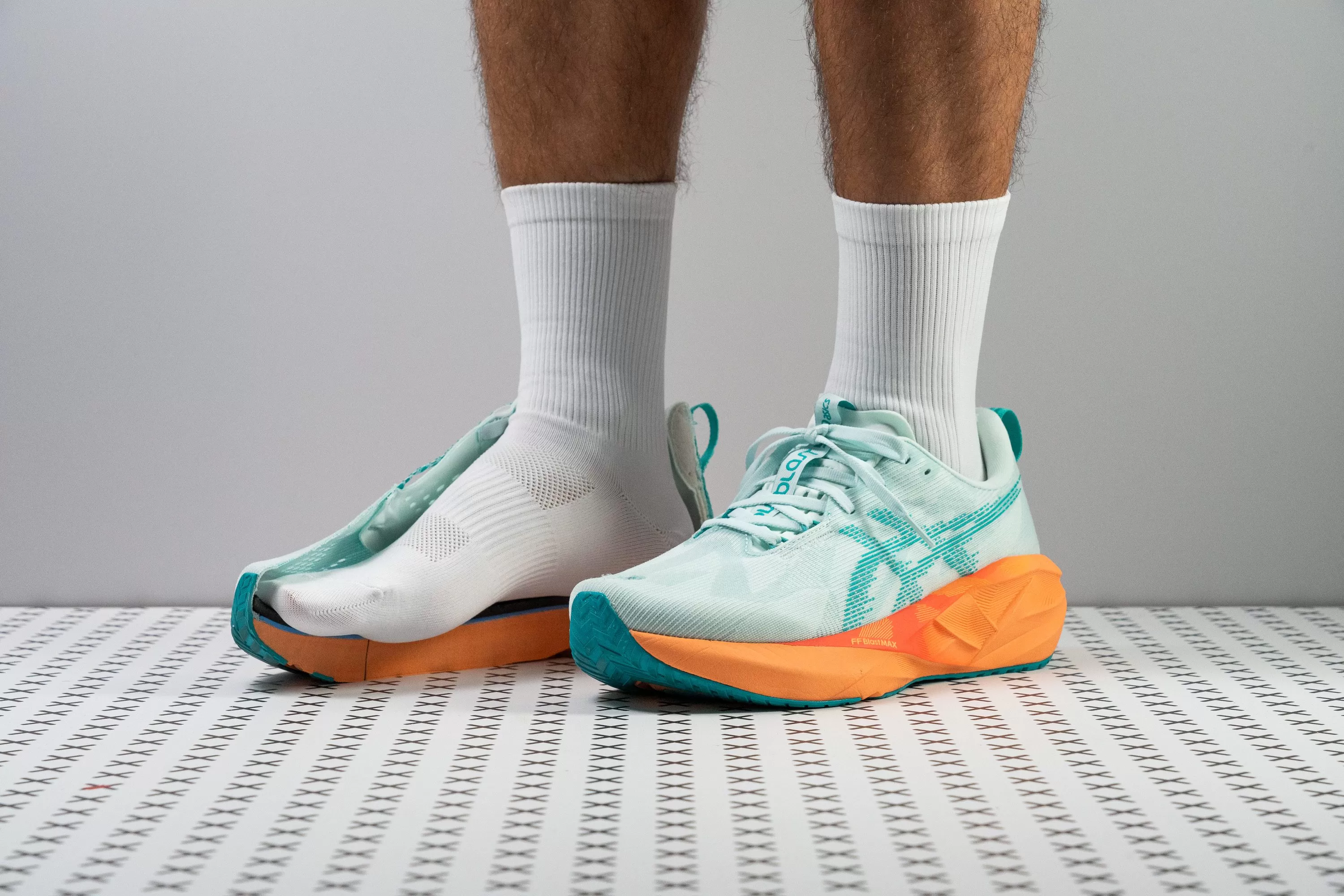 Đánh giá ASICS Novablast 5: Trải nghiệm chạy bộ êm ái và năng động hơn bao giờ hết 83 ASICS Novablast 5